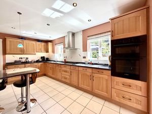 Kitchen- click for photo gallery